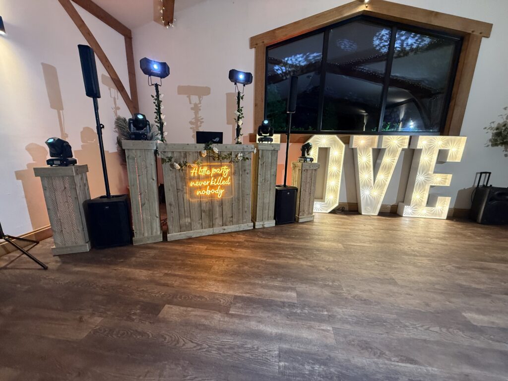 Coton House Farm evening reception with DJ Dano